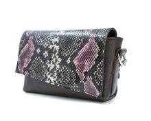 Kép betöltése a galériamegjelenítőbe: Bőr crossbody táska
