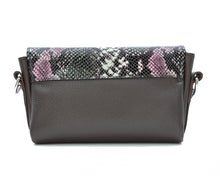 Kép betöltése a galériamegjelenítőbe: Bőr crossbody táska
