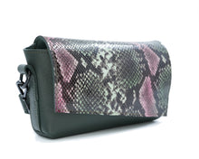 Kép betöltése a galériamegjelenítőbe: Bőr crossbody táska
