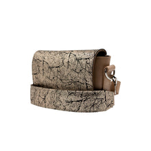 Kép betöltése a galériamegjelenítőbe: Bőr crossbody táska
