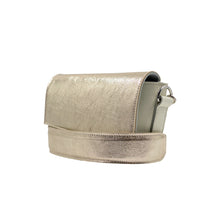 Încărcați imaginea în vizualizatorul Galeriei, Geantă crossbody din piele
