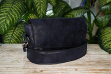Încărcați imaginea în vizualizatorul Galeriei, Crossbody
