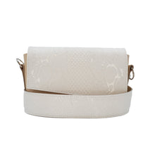 Încărcați imaginea în vizualizatorul Galeriei, Borsetă crossbody din piele albă texturată cu bază bej, vedere frontală, geantă elegantă de damă

