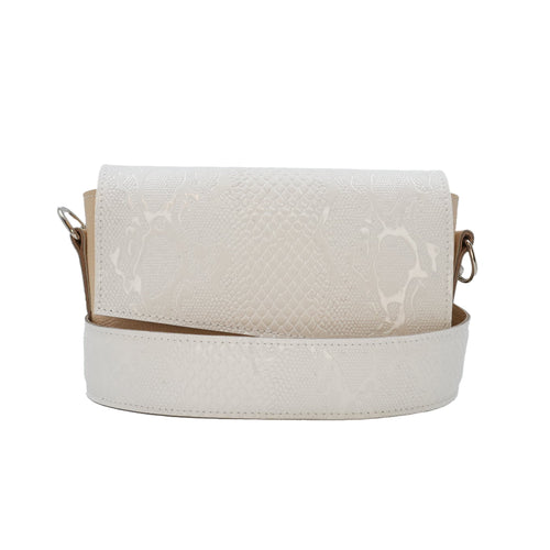 Borsetă crossbody din piele albă texturată cu bază bej, vedere frontală, geantă elegantă de damă