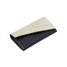 Încărcați imaginea în vizualizatorul Galeriei, A black and gold leather purse with a magnetic snap closure.
