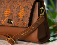 Load image into Gallery viewer, &quot;Dines&quot; Top Handle Bag
