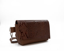 Încărcați imaginea în vizualizatorul Galeriei, Geantă de talie din piele
