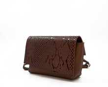 Încărcați imaginea în vizualizatorul Galeriei, Geantă de talie din piele
