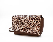 Kép betöltése a galériamegjelenítőbe: Bőr övtáska
