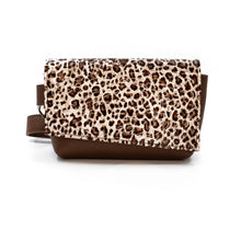 Kép betöltése a galériamegjelenítőbe: Bőr övtáska
