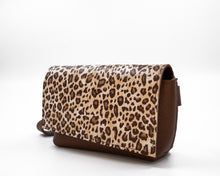 Încărcați imaginea în vizualizatorul Galeriei, Geantă de talie din piele
