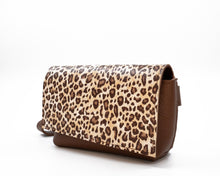 Kép betöltése a galériamegjelenítőbe: Bőr övtáska
