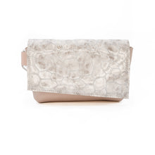 Încărcați imaginea în vizualizatorul Galeriei, Geantă de talie din piele
