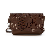 Încărcați imaginea în vizualizatorul Galeriei, Geantă de talie din piele
