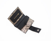 Încărcați imaginea în vizualizatorul Galeriei, Portofel din piele
