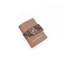 Load image into Gallery viewer, Portofel maro din piele naturală, cu detaliu de piele de șarpe, pe fundal alb.

