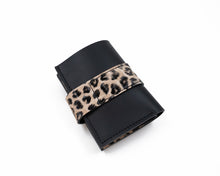 Încărcați imaginea în vizualizatorul Galeriei, Portofel din piele
