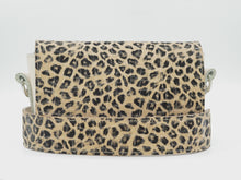 Videó betöltése és lejátszása a galériamegjelenítőben: Bőr crossbody táska
