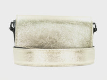 Videó betöltése és lejátszása a galériamegjelenítőben: Bőr crossbody táska
