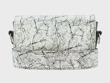 Videó betöltése és lejátszása a galériamegjelenítőben: Bőr crossbody táska
