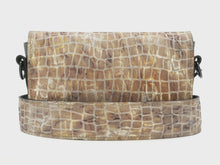 Videó betöltése és lejátszása a galériamegjelenítőben: Bőr crossbody táska
