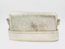 Videó betöltése és lejátszása a galériamegjelenítőben: Bőr crossbody táska
