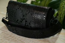Încărcați imaginea în vizualizatorul Galeriei, CrossBody
