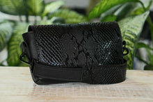 Încărcați imaginea în vizualizatorul Galeriei, CrossBody
