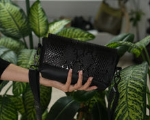 Încărcați imaginea în vizualizatorul Galeriei, CrossBody
